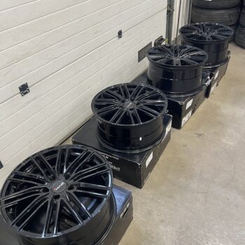 AVUS AC-M08 Black 9/10,5x20 5/130 ET50/64 CB71,6 (Käytetty)